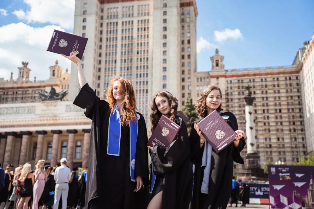 1752566832397664.jpg ae198ead7d8a28b82d77c84597eb7d1e.jpg